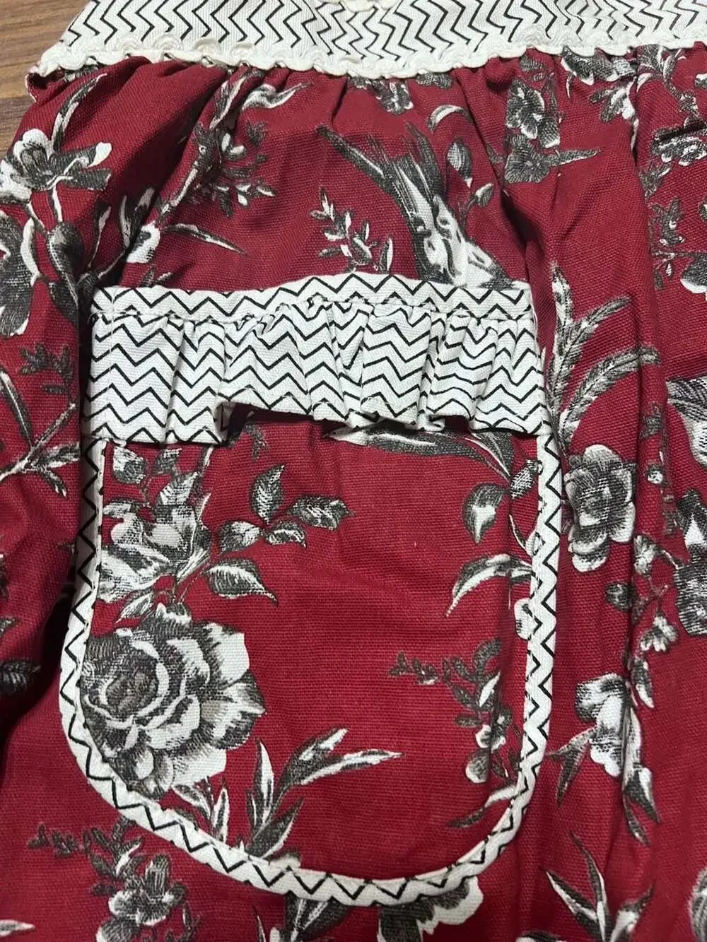 Cynthia Rowley New York Floral Print Apron with Chevron Trim